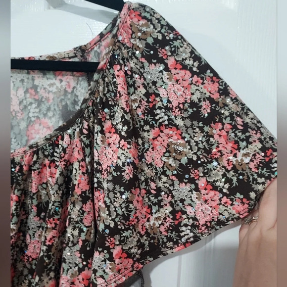 Dressbarn Pink and Brown Floral Sparkly Layered Short Sleeve Blouse in Size 3X - Picture 5 of 9